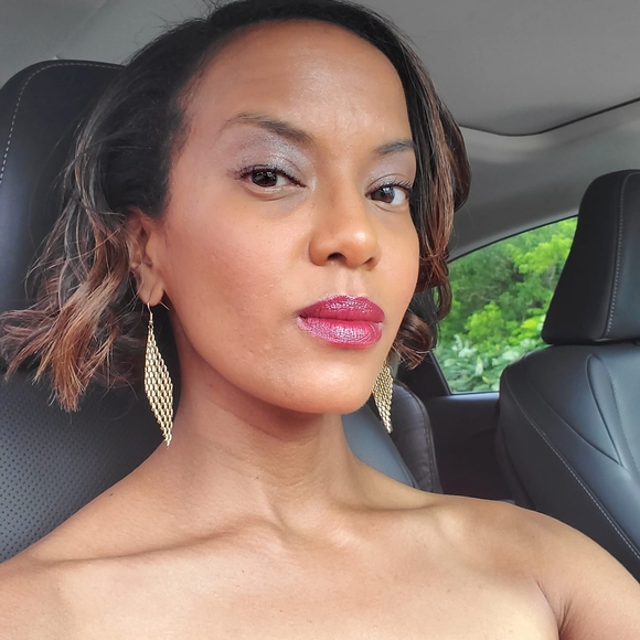 Meet your Posher, Jennette - Picture 1 of 1